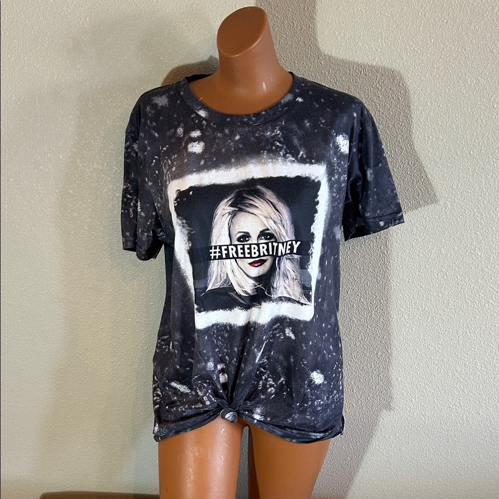 Graphic Tee with #FreeBritney Design